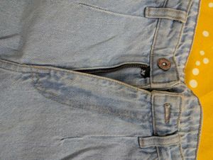 Light Wash Relaxed Fit Jeans