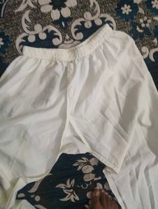 Elegant White Kurta with Embellishments Size L