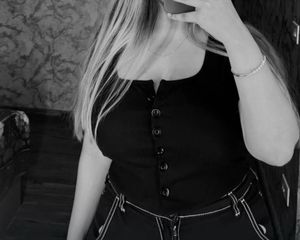 new fitted black buttoned crop top
