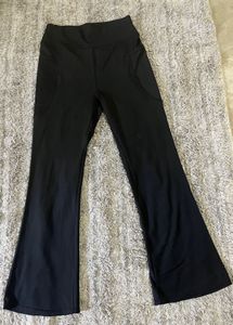 Black Flare Leggings with Pockets – High-Waist Str
