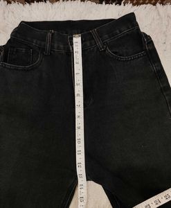 Classic Black Wide-Leg Jeans