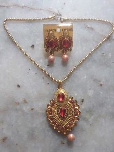 Gold Tone Necklace &amp; Earrings Set