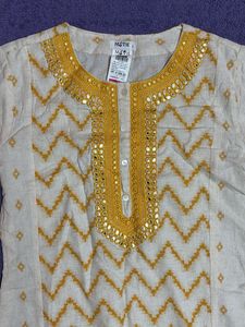 Elegant White Embroidered Kurta