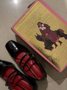 (kelly rear window)Chic Mary Jane heels