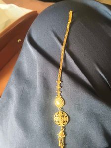 Elegant Gold Maang Tikka