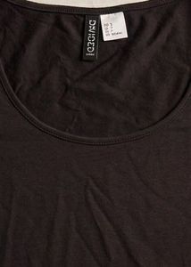 H&amp;M Classic Black Cropped T-Shirt