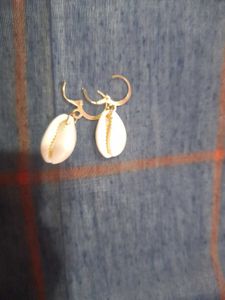 Shell Hoop Earrings/cowrie shel