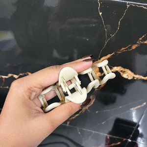 Chic Hair Claw Clip
