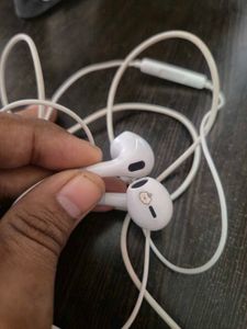 White USB-C Earbuds