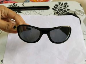 Sleek Black Sporty Sunglasses