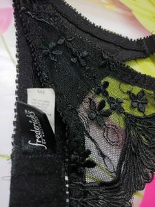 [802]Frederick's of Hollywood Black Lace Garter