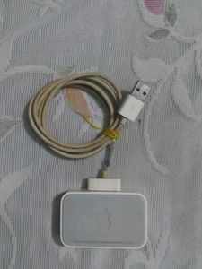 White Apple iPod Docking Station &amp; Charger