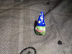 Frog desk buddy ring holder