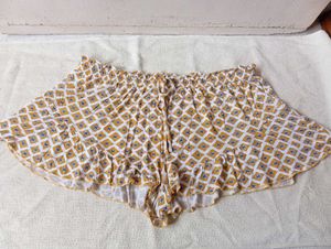 Patterned Ruffle Hem Shorts