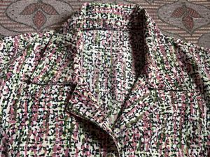 Stylish Y2K style shirt can be worn in many ways.