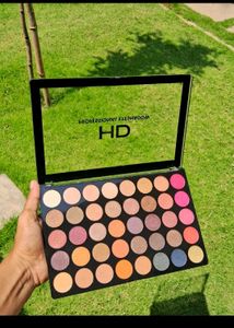Swiss Beauty HD Eyeshadow Palette