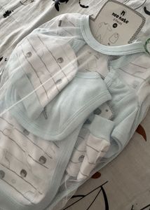 NEW!! 6 pc New Born baby clothing Gift set