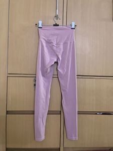 Sample Lululemon High Stretch Squat Proof Leggings