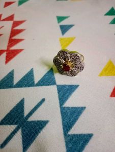 Elegant Floral Design Ring