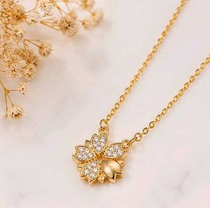 Delicate Flower Pendant Necklace