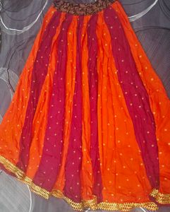 Vibrant skirt with Gold Accents