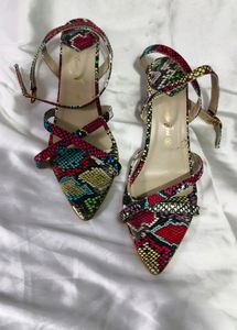 I. MULTI CUTE HEELS