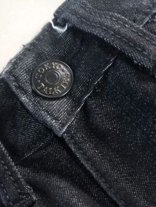 Black Ripped Straight Jean
