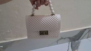 Cute Pearl Handle white Handbag