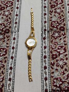 Elegant Gold Watch with Rhinestones