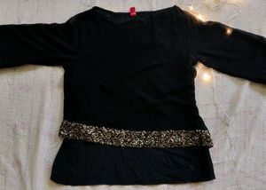 Black And Gold Glittery Top🖤✨