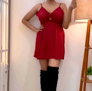💣💣Price Reduced 💣💣Red Dress With Sexy Back