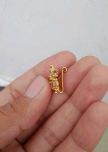 Floral Nose Pin