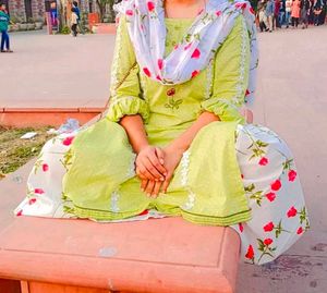 Today offer Beautiful Kurta Set With Dupatta