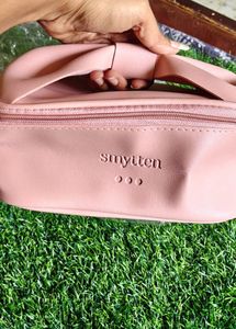Smytten Bow Clutch Bag