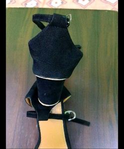 Black Suede Block Heels 🖤