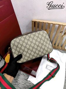 GUCCI* *NEO VINTAGE GG SUPREME MESSENGER BAG*
