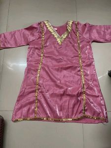 Elegant Pink Kurta with Gold Embellishments