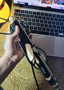 Vega Hair Straightener
