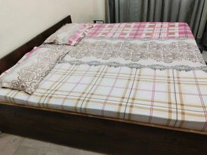 Printed Bedsheet For Double Bed With Pillow Covers