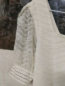 NETTED PUFFED SLEEVES TOP