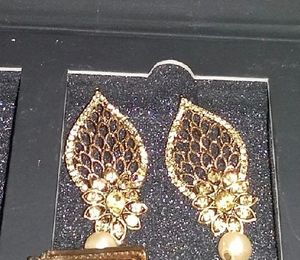 golden netted fancy earrings