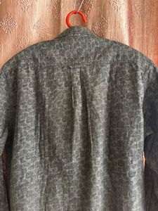 Men's Patterned Button-Down Shirt