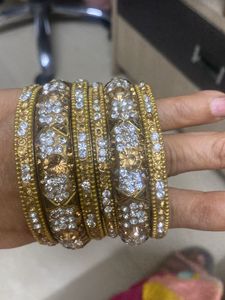 I Selling This Beautiful 6 Piece Bangle Set