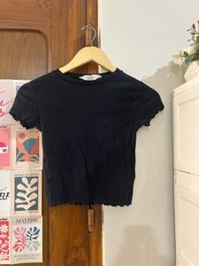 Black Ribbed Lettuce Hem Top