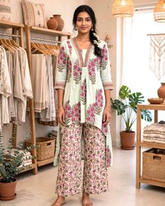 Beautiful Floral Print Kurta Set