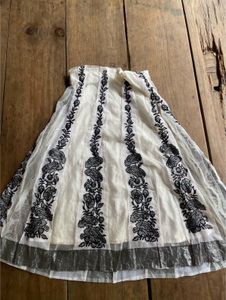 🚨price dropFloral Embroidered Lehenga Skirt