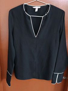 Chic Black V-Neck Top
