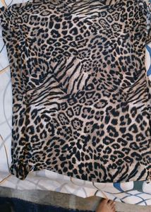 Chic Leopard Print Top