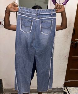 women trendy jeans