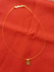 Elegant Gold Necklace with Pendant
